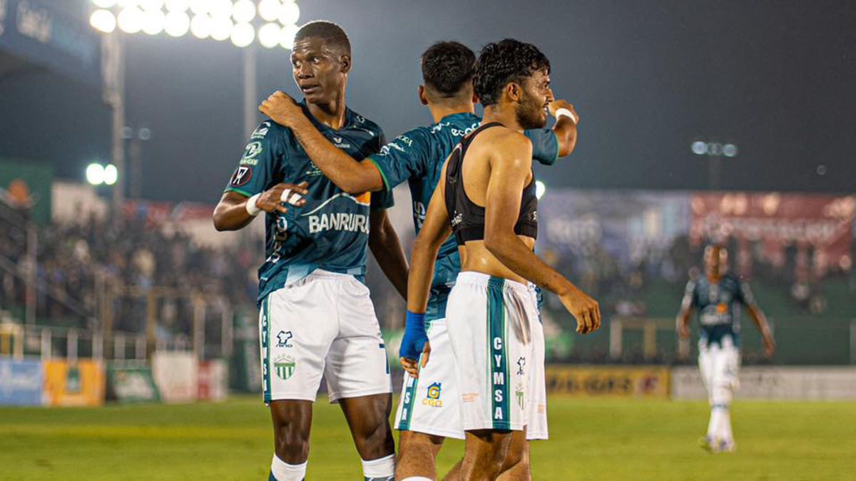 Antigua GFC impone su autoridad y derrota 3-1 a Comunicaciones en el Pensativo